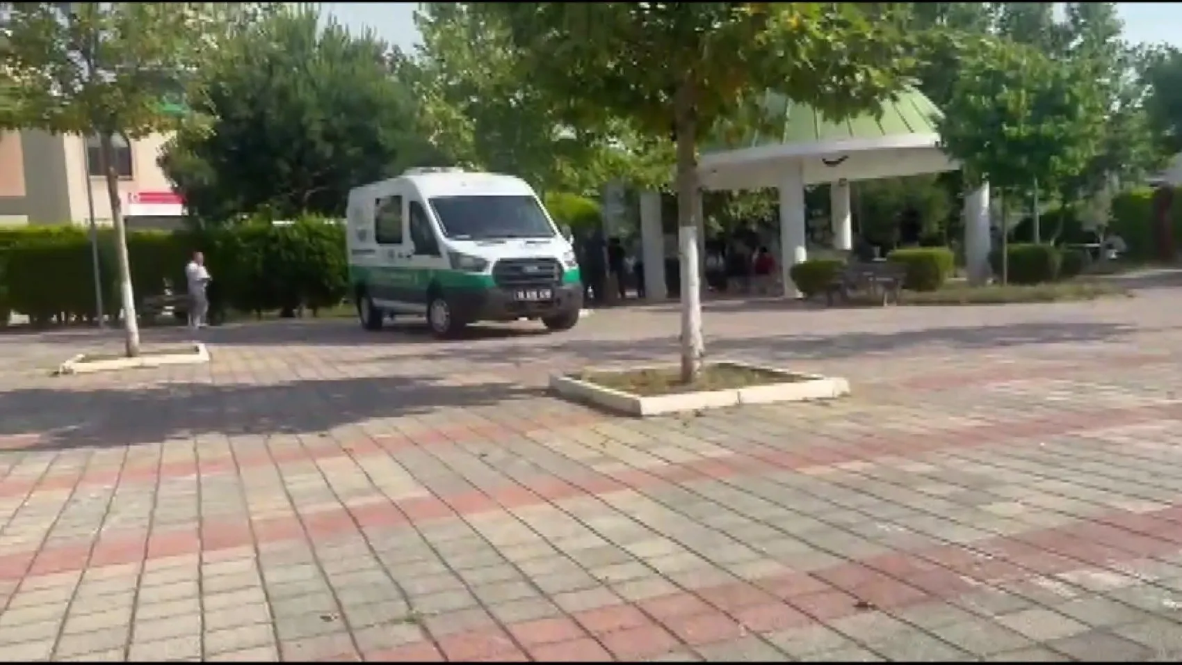 Balayından dönen Furkan yardım etmek isterken can verdi