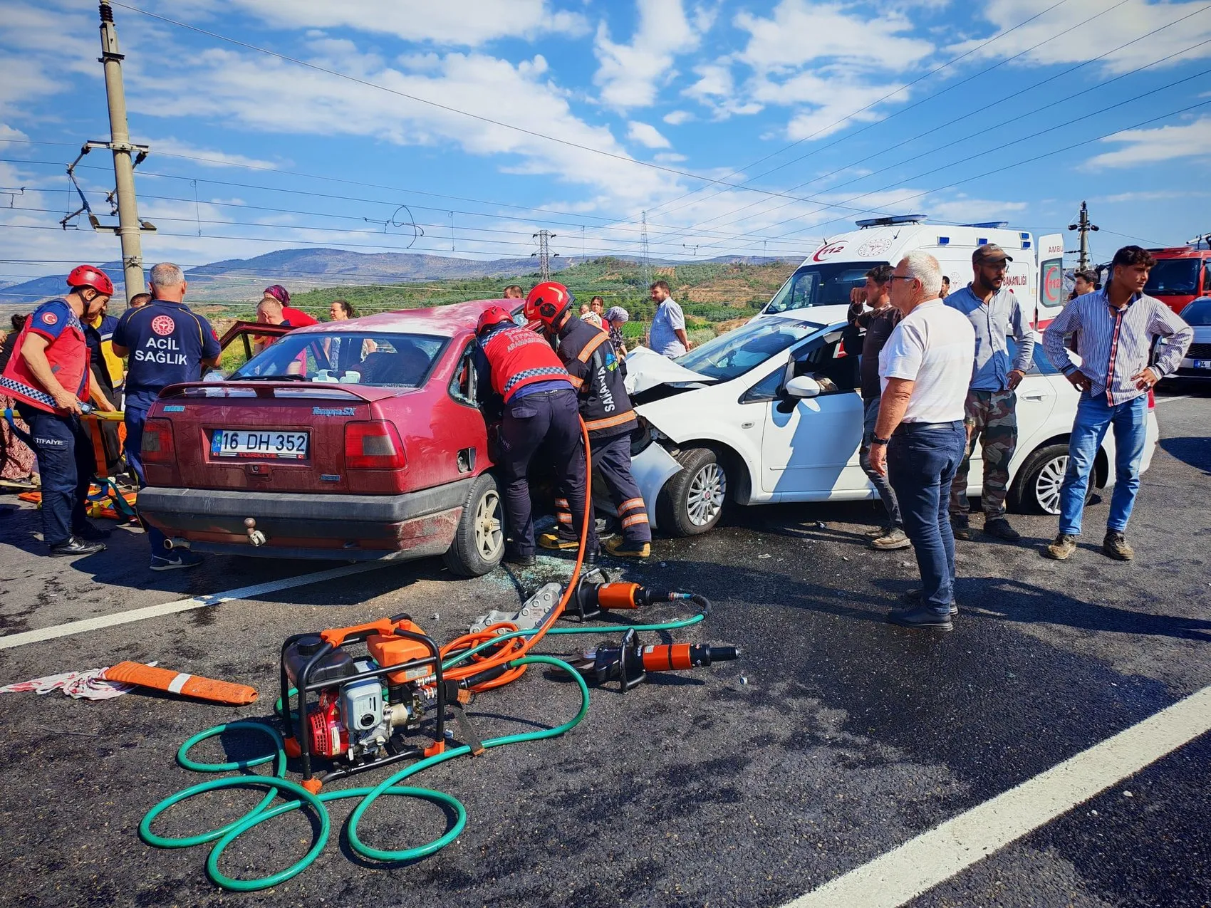 Pamukova yolunda feci kaza 1’i bebek 7 kişi yaralı