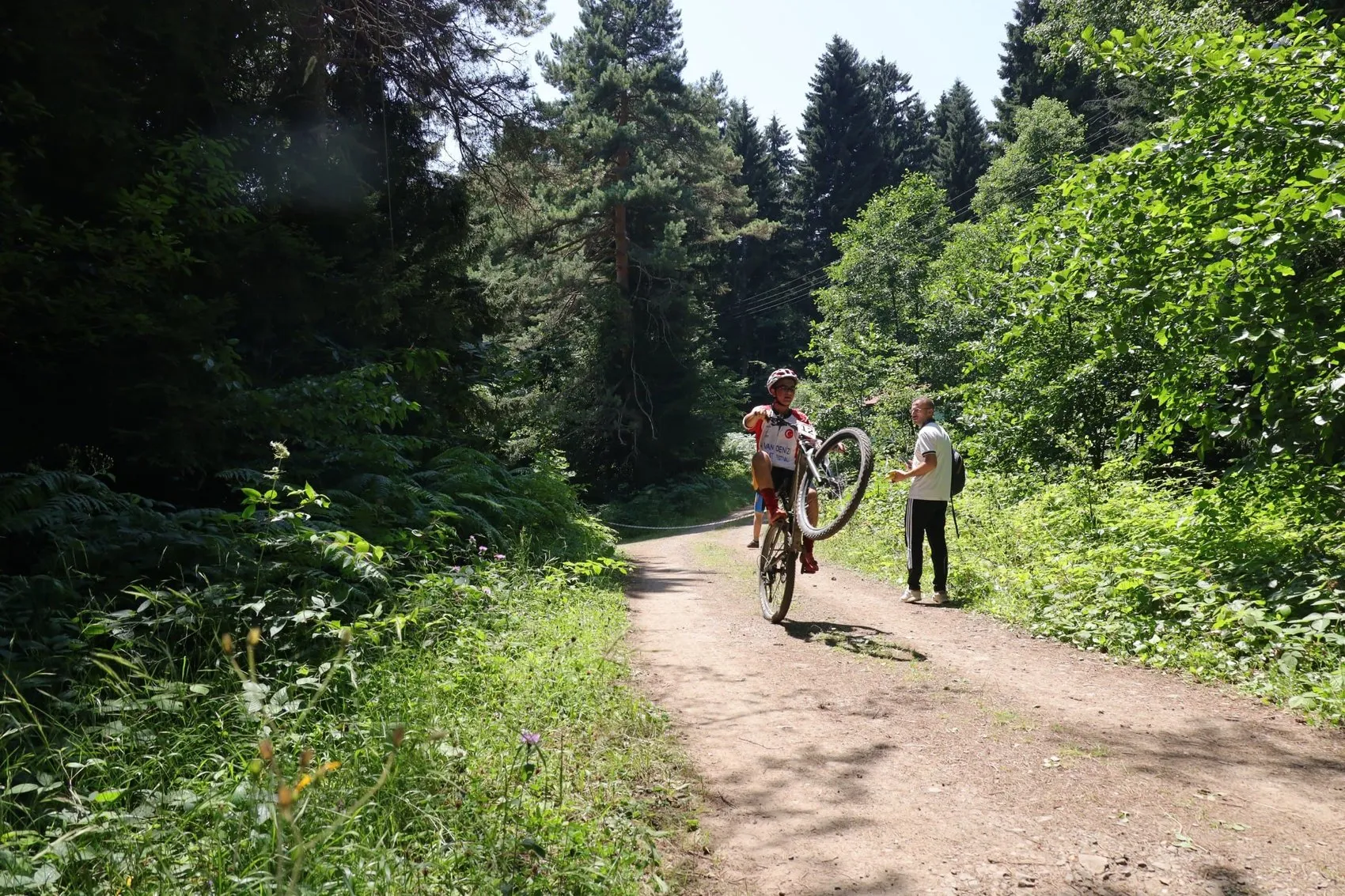 Artvin’in dik yamaçlarında 41 sporcu pedal çevirdi
