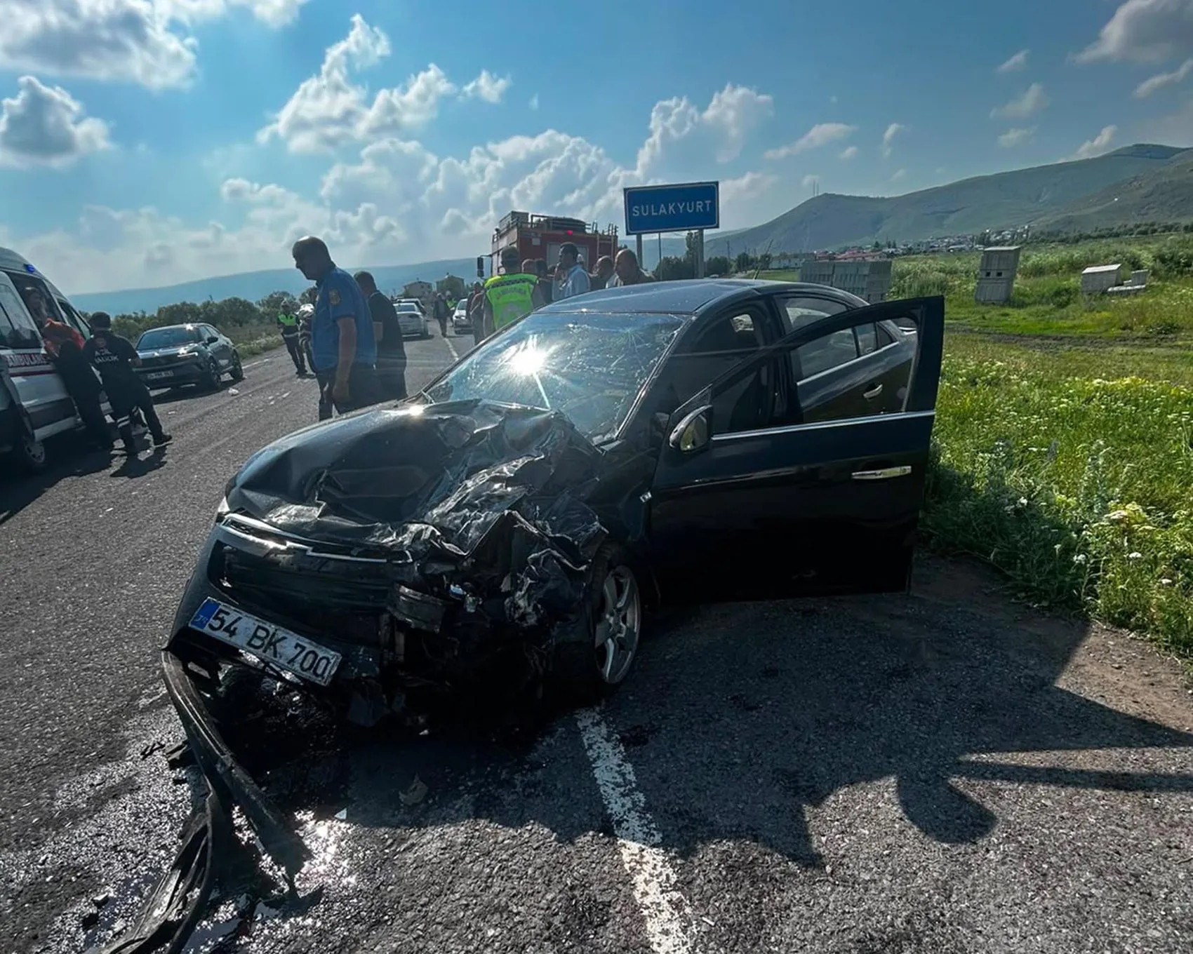 Ardahan yolunda iki araç çarpıştı 7 kişi hastaneye kaldırıldı
