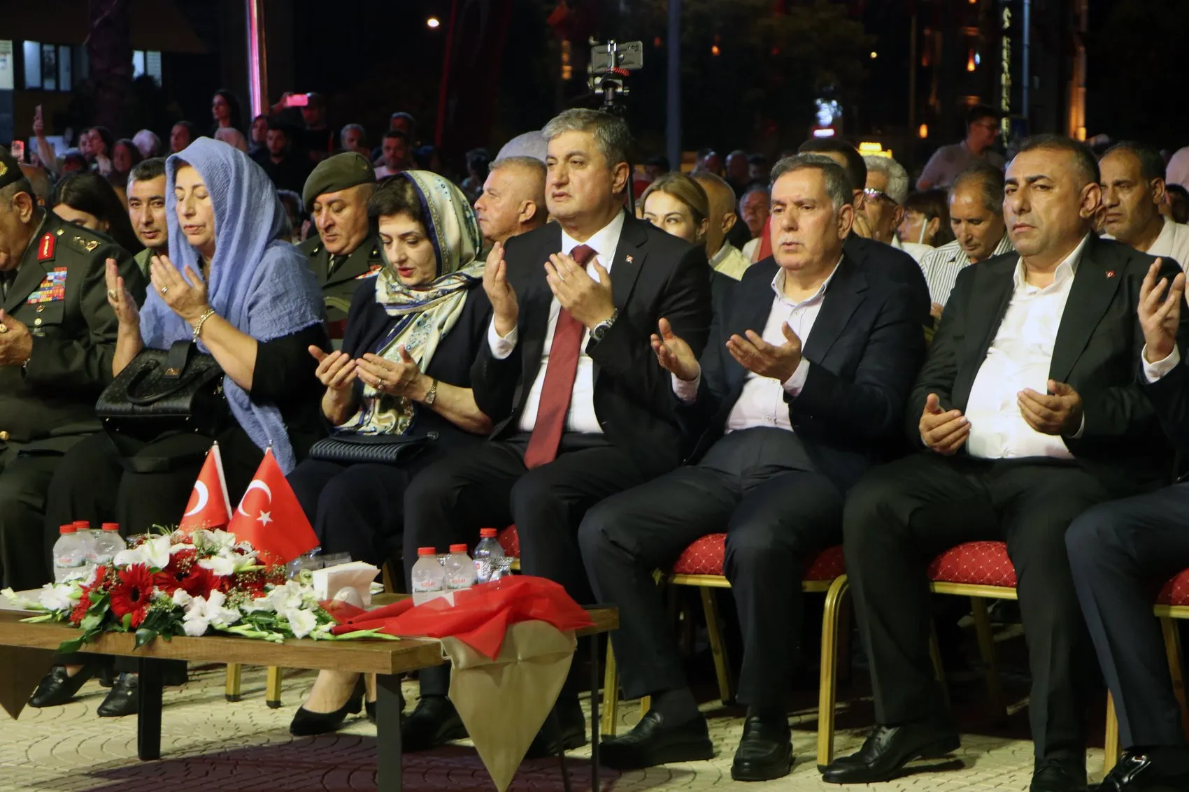 Adana 15 Temmuz için meydanlara indi