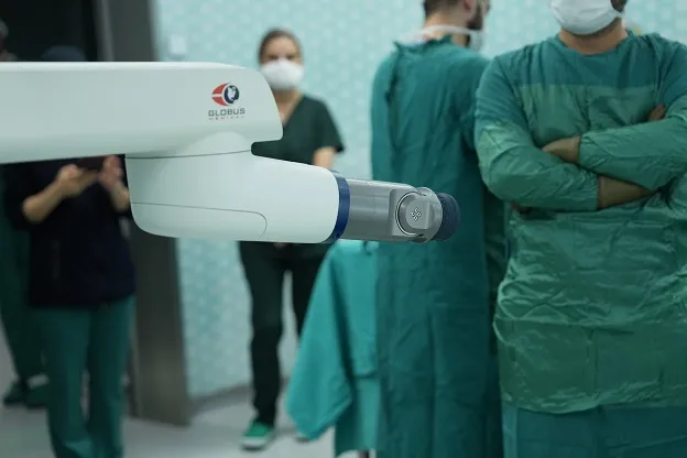 Türkiye'de bir ilk Beyin pili ameliyatında robot dönemi