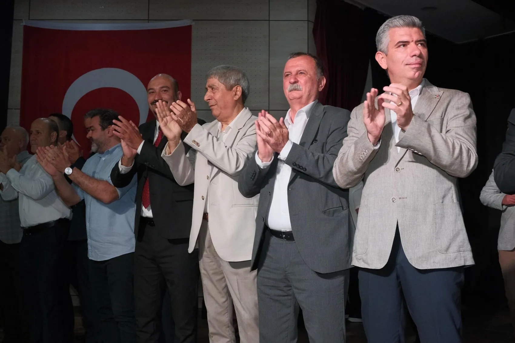 Manisa'da tüm CHP'li belediye başkanları Yeni Parti çatısı altında birleşti