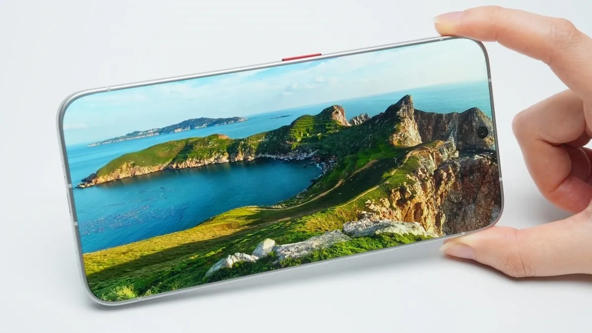 Akıllı telefonlarda yeni yarış: Tecno çerçevesiz ekranını duyurdu