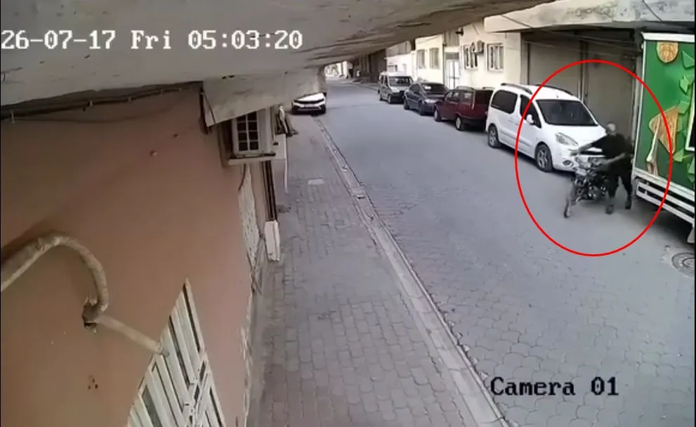 Kızıltepe’de apartman girişinden motosikletini çaldılar