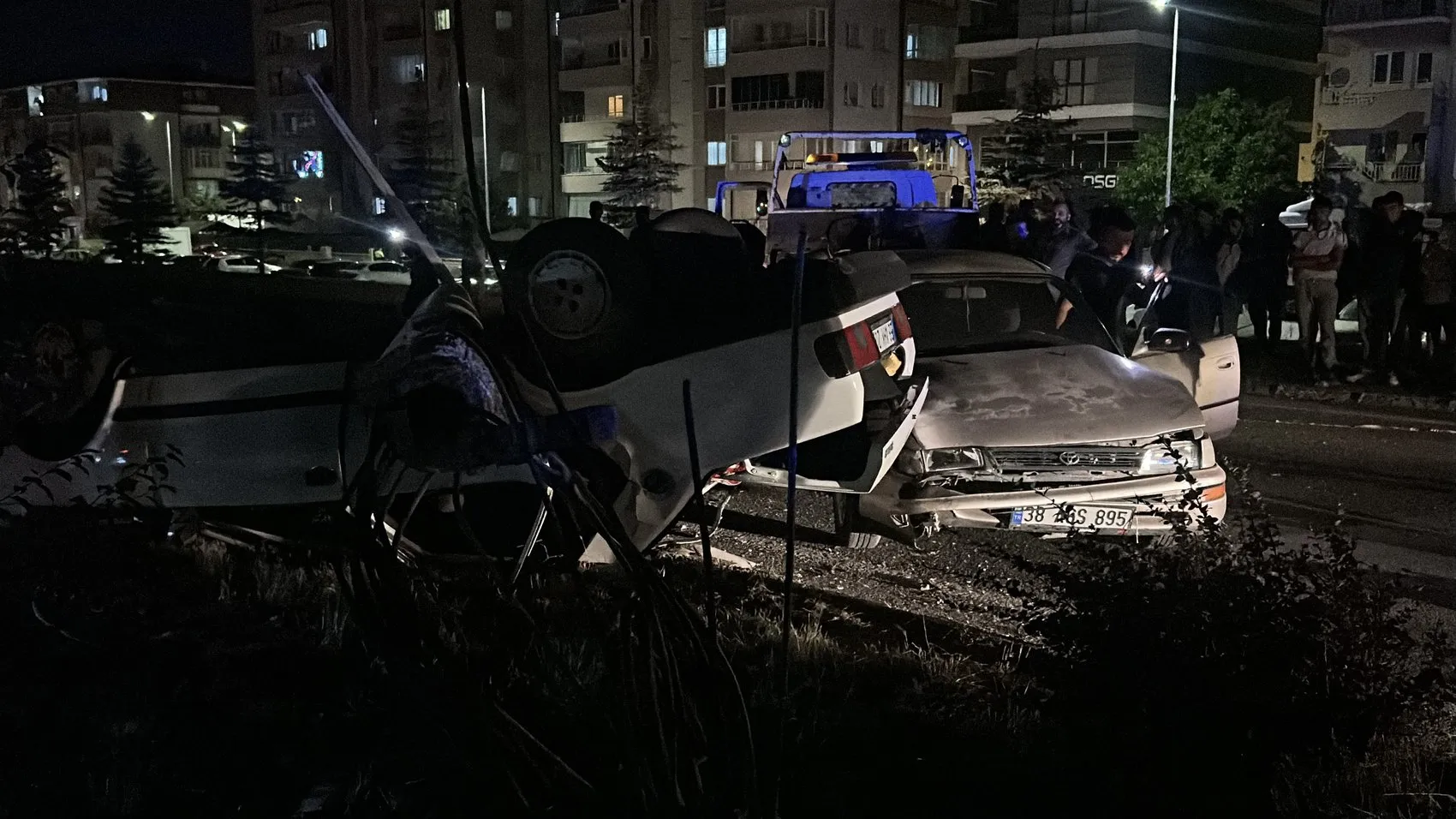 Sivas'ta gece saatlerinde trafik kazası beş kişiyi hastanelik etti