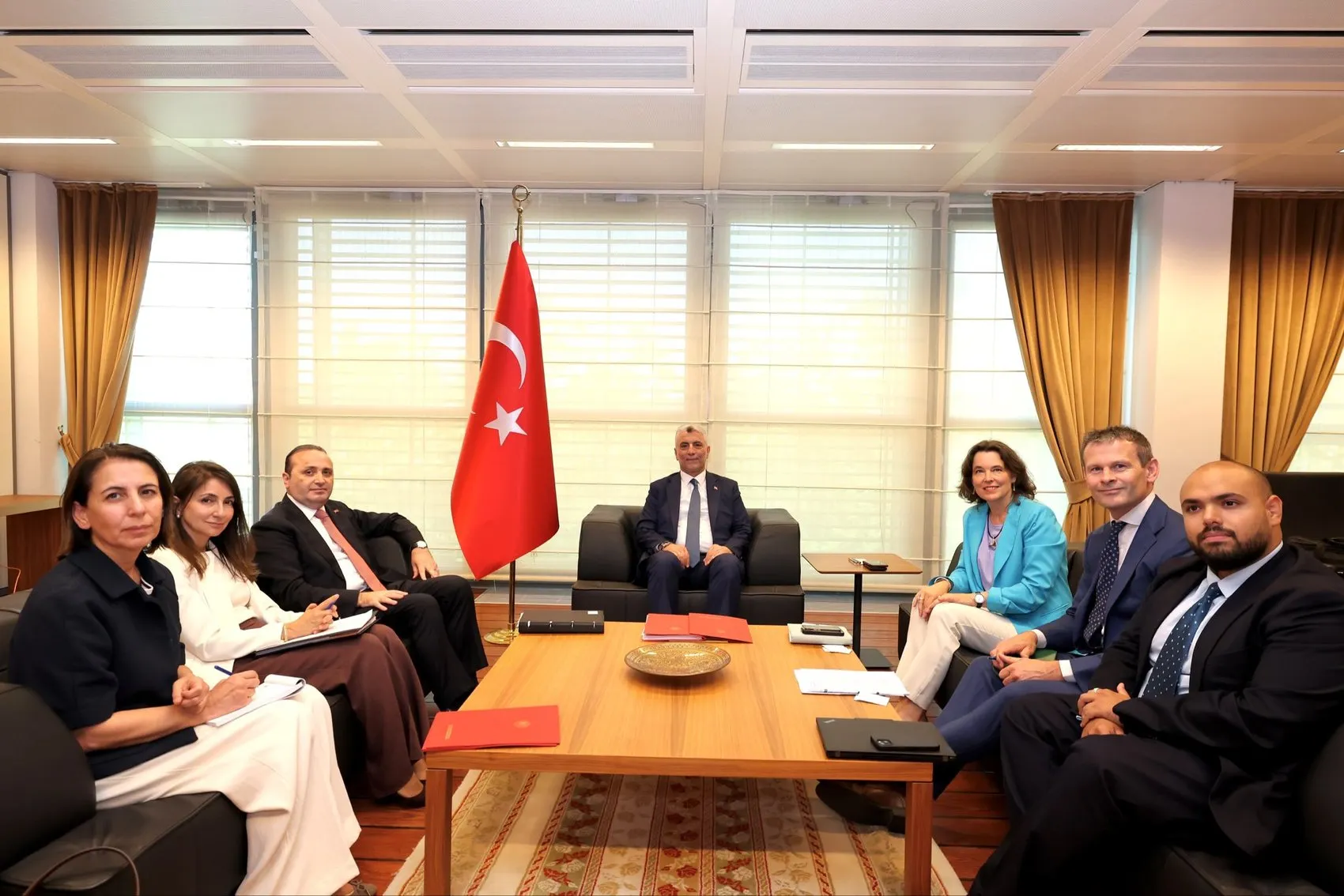 Bakan Bolat Brüksel'de Avrupa ile sanayi masasına oturdu