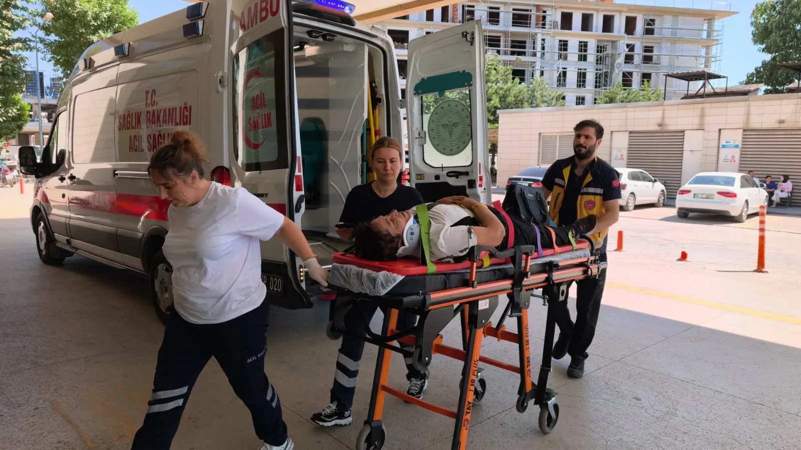 İnegöl yolunda cip dehşeti Üç kişi yaralandı