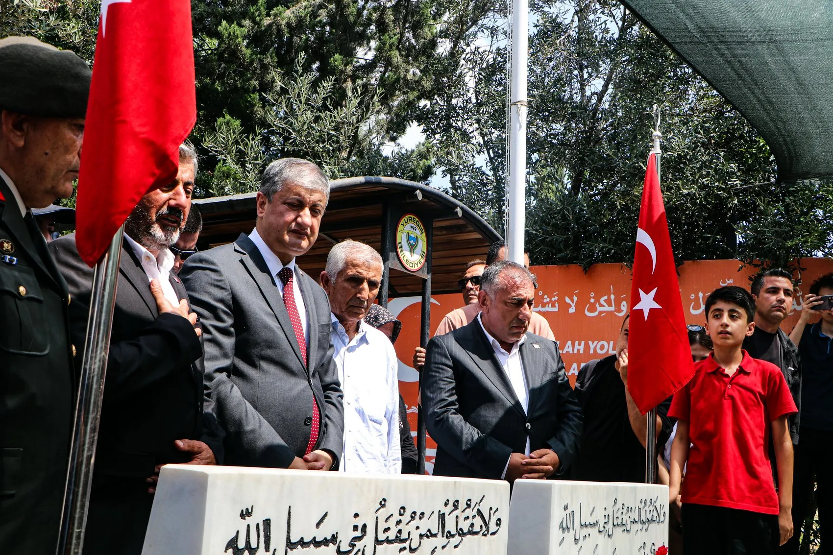 Adana 15 Temmuz şehitlerini kabirleri başında dualarla andı