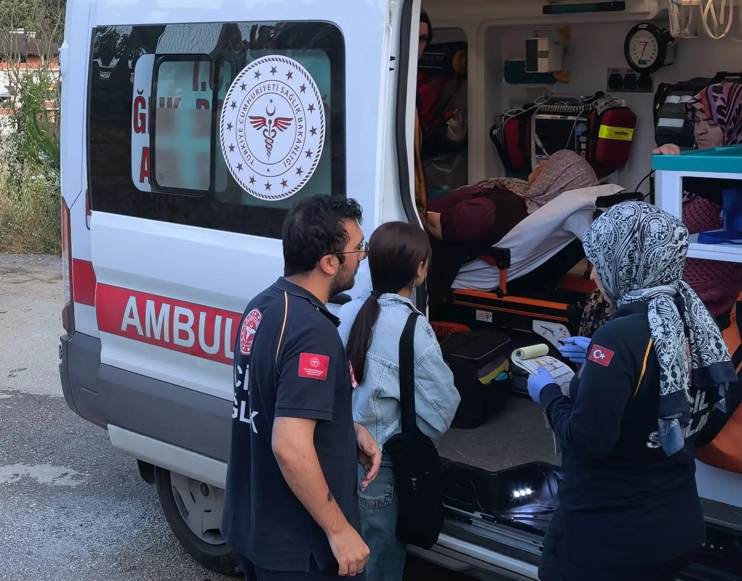 İnegöl yolunda tarım işçilerini taşıyan minibüs devrildi