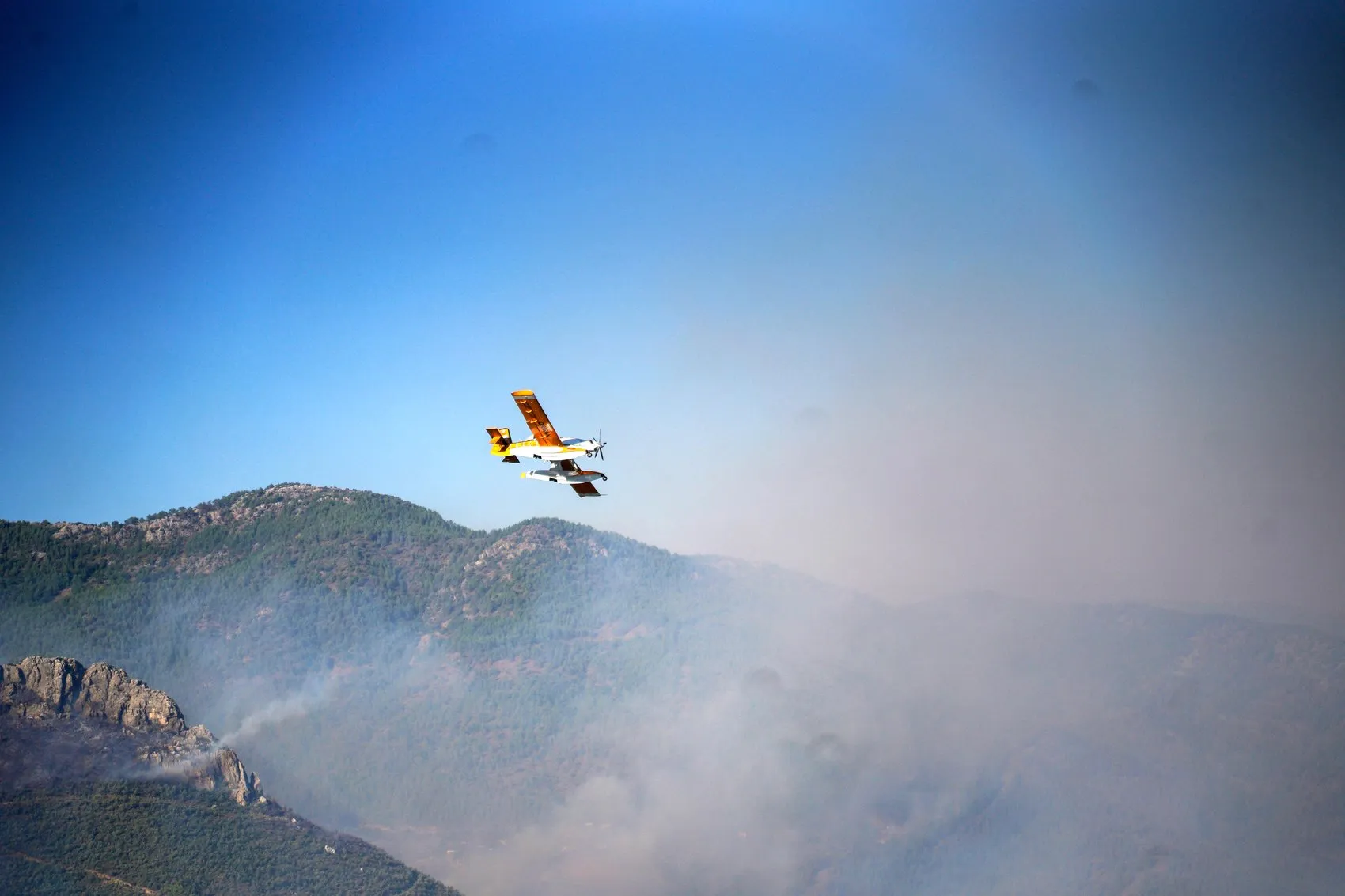 Alanya'da orman yangını 17 saattir kontrol altına alınamadı