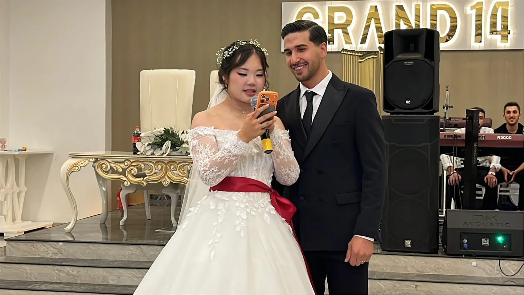 Bolu'da Japon gelinden geleneksel halay şovu