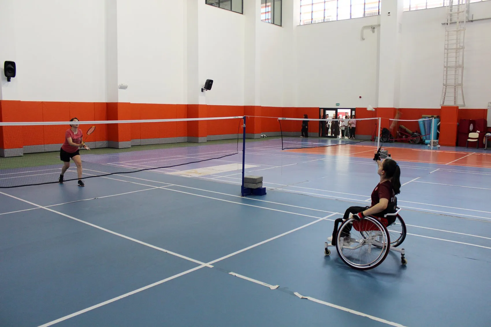 Aksaraylı Tuğba sporda engel tanımıyor