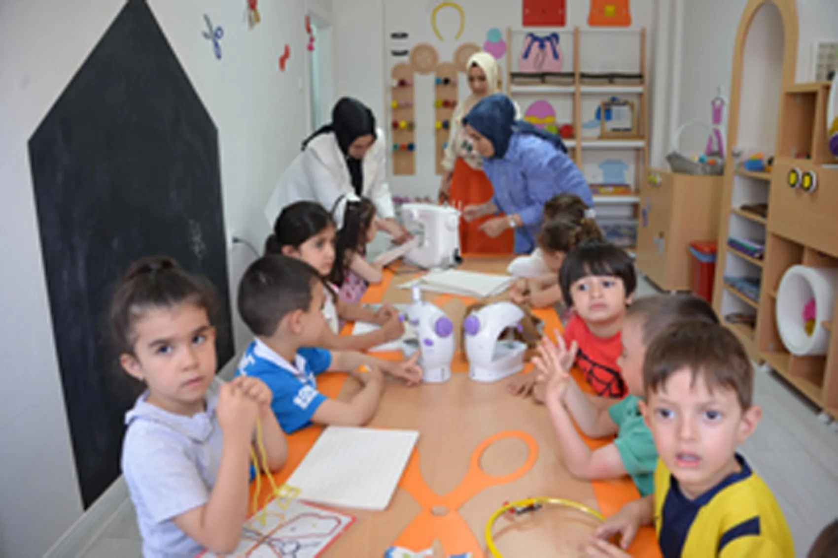 Erzurumdaki anaokulu çocukları dört duvar arasından çıkarıp ormana taşıdı