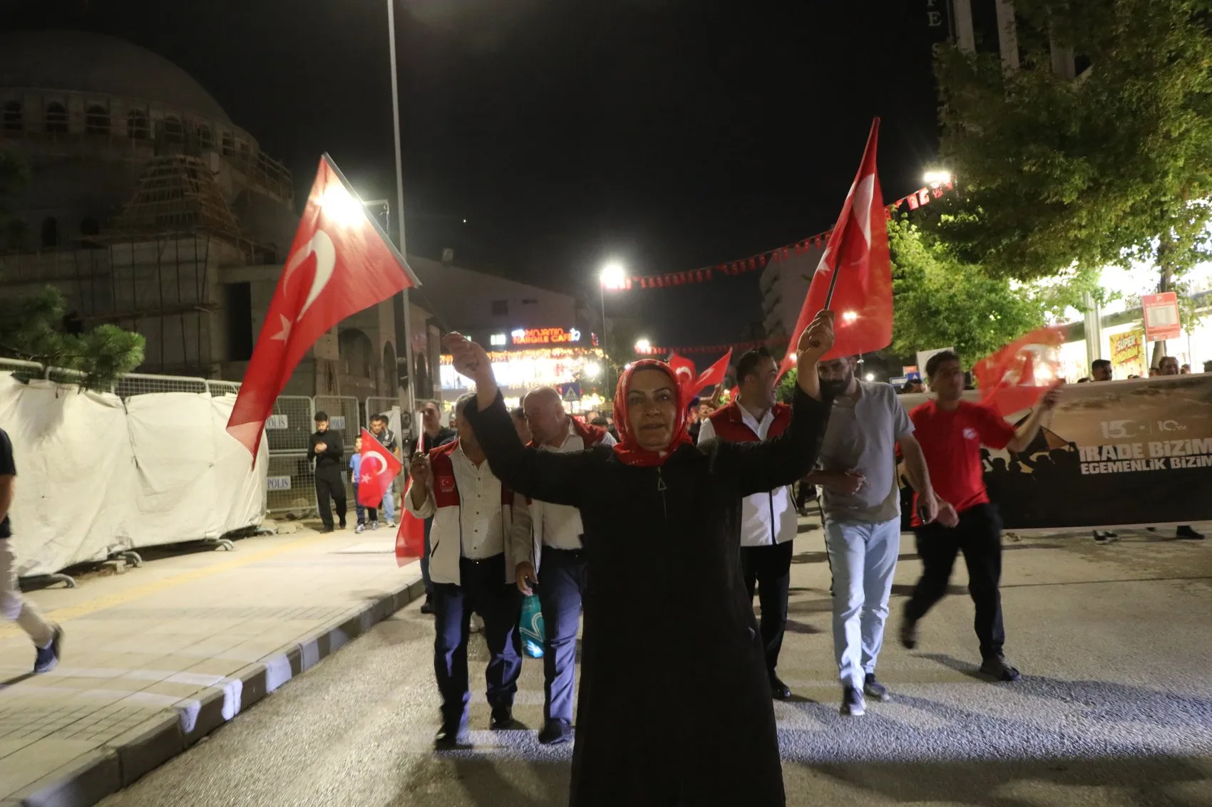 Vanlılar 15 Temmuz anması için meydanlara indi
