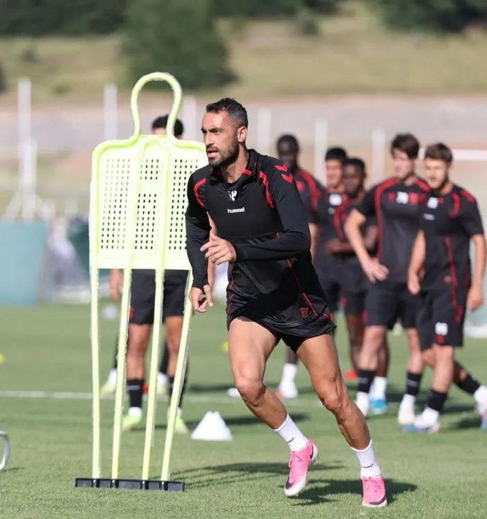 Sivasspor yeni sezonu Erciyes’in zirvesinde açtı
