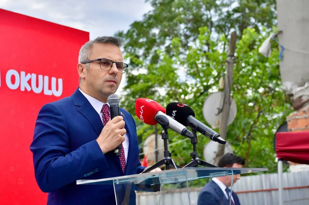 Fatih’te 900 öğrencilik yeni okul için ilk harç döküldü
