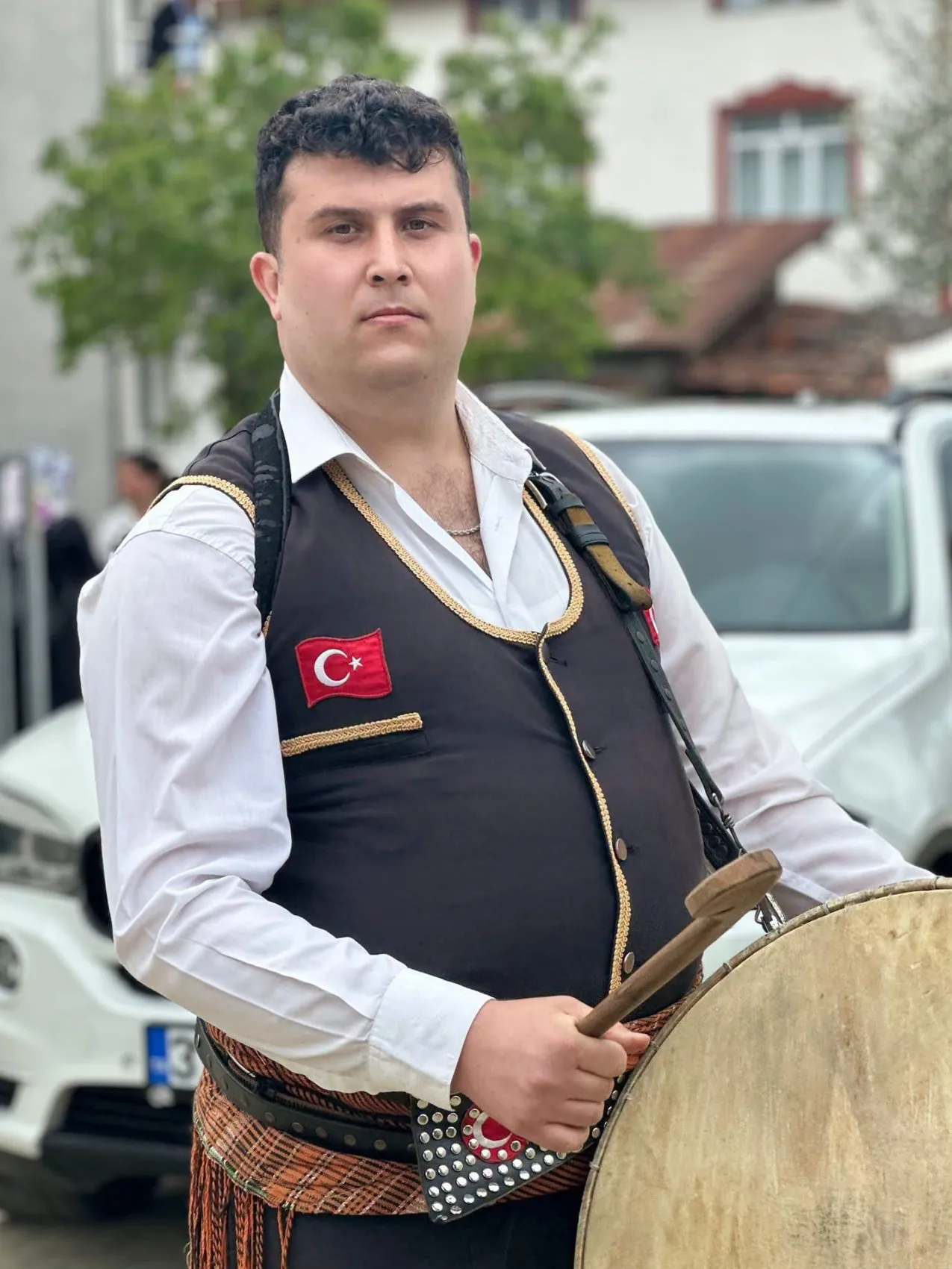 Düğün dönüşü acı son Otomobil uçuruma yuvarlandı