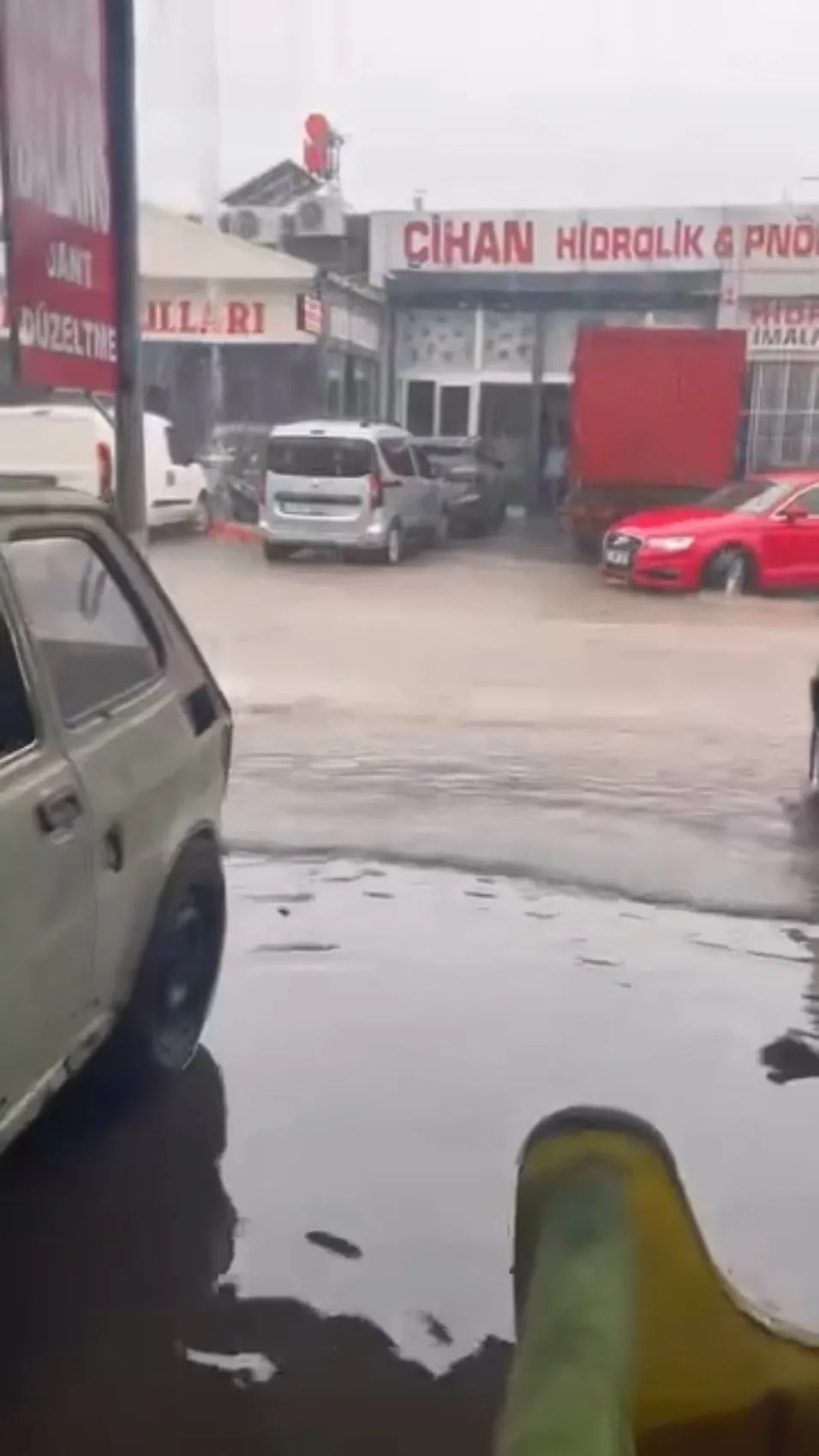 Kocaeli’de sağanak hayatı durdurdu