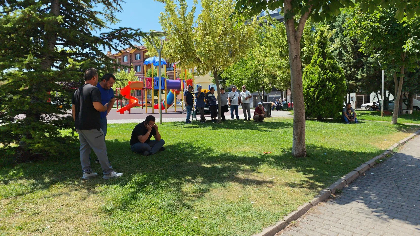 Eskişehir’de apartman otoparkında yangın paniği