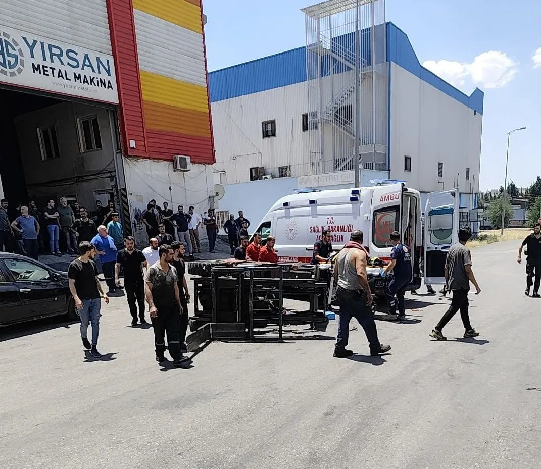 Gaziantep'te 19 yaşındaki işçi forkliftin altında kalarak hayatını kaybetti
