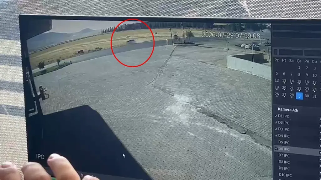 Derik'te korkutan kaza anı güvenlik kamerasına yansıdı