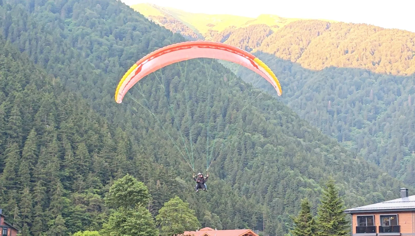 Uzungöl’de yamaç paraşütü sezonu heyecanı başladı