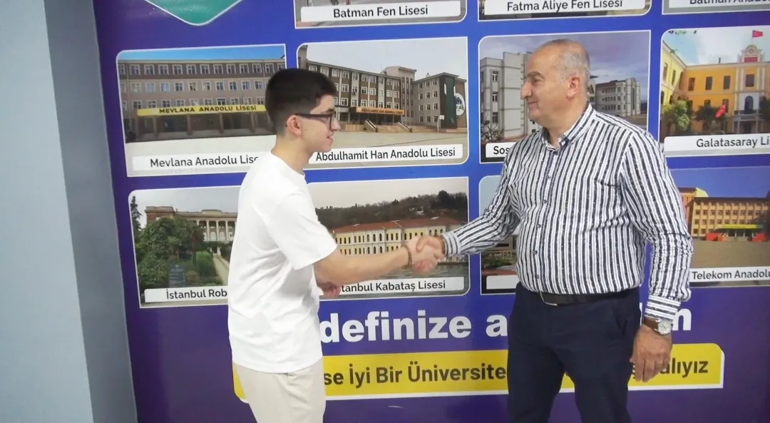 LGS birincisi Muhammed'e yarım milyon liralık başarı primi
