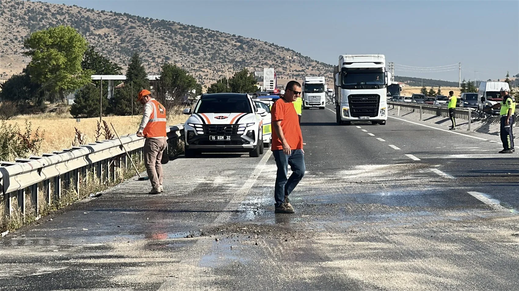 Kütahya yolunda otobüs kazası 31 kişi yaralandı