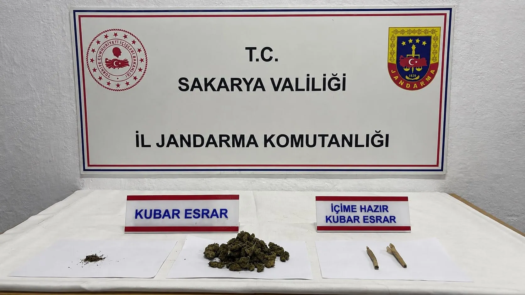 Sakarya'da zehir tacirlerine jandarma baskını