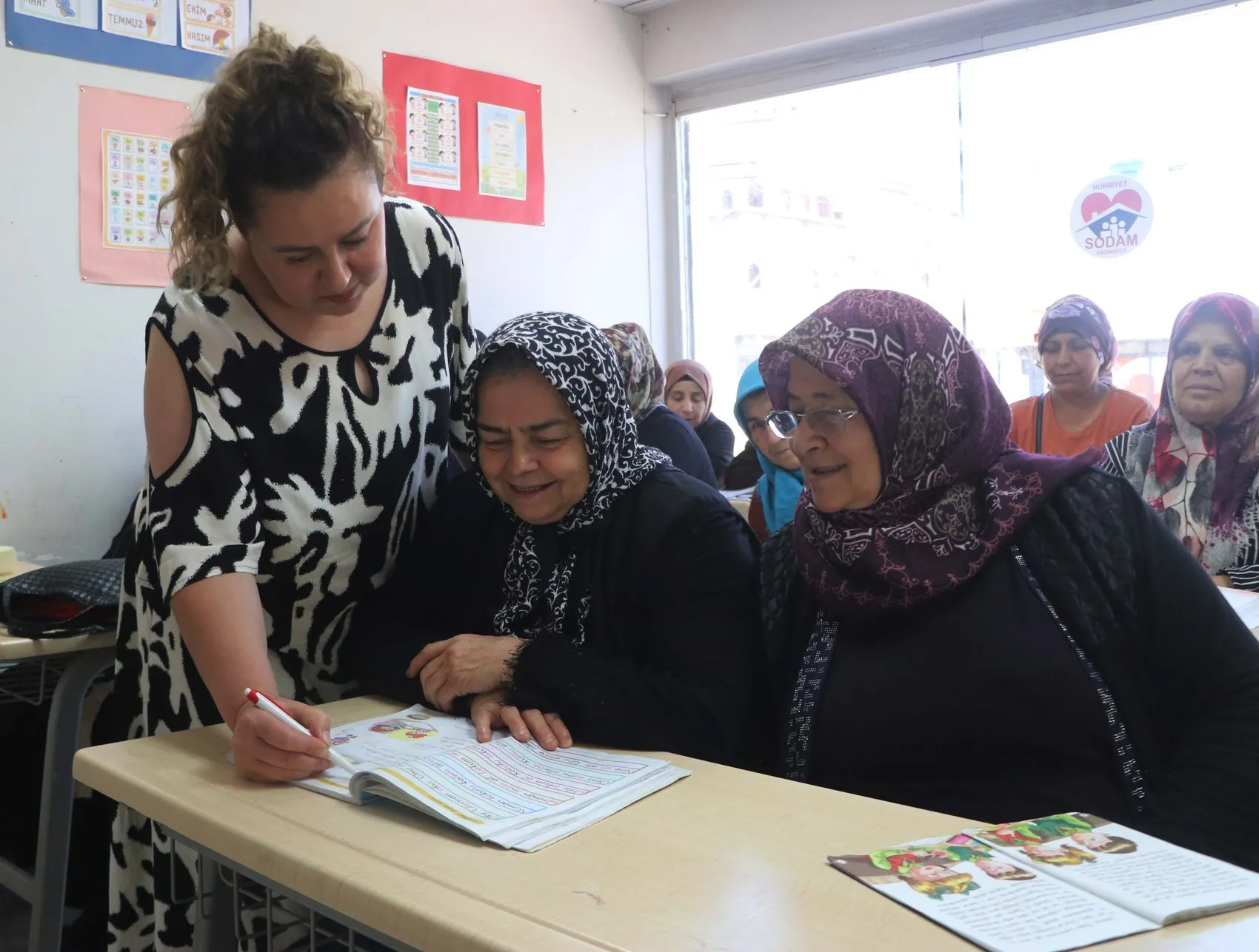 70 yaşında harfleri söktü Okumanın yaşı yok