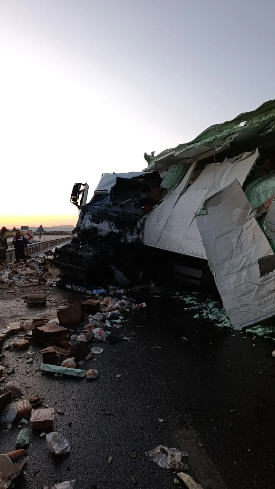 Bursa'da TIR kazası Bir sürücü hayatını kaybetti