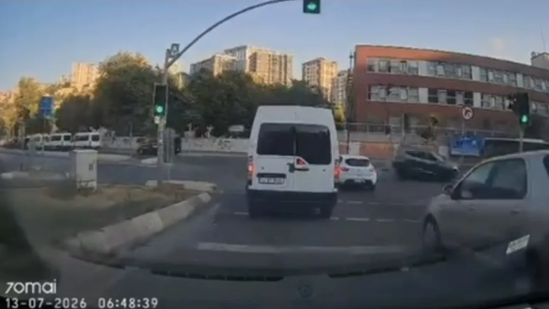 Eyüpsultan’da kırmızı ışık ihlali kazaya neden oldu?