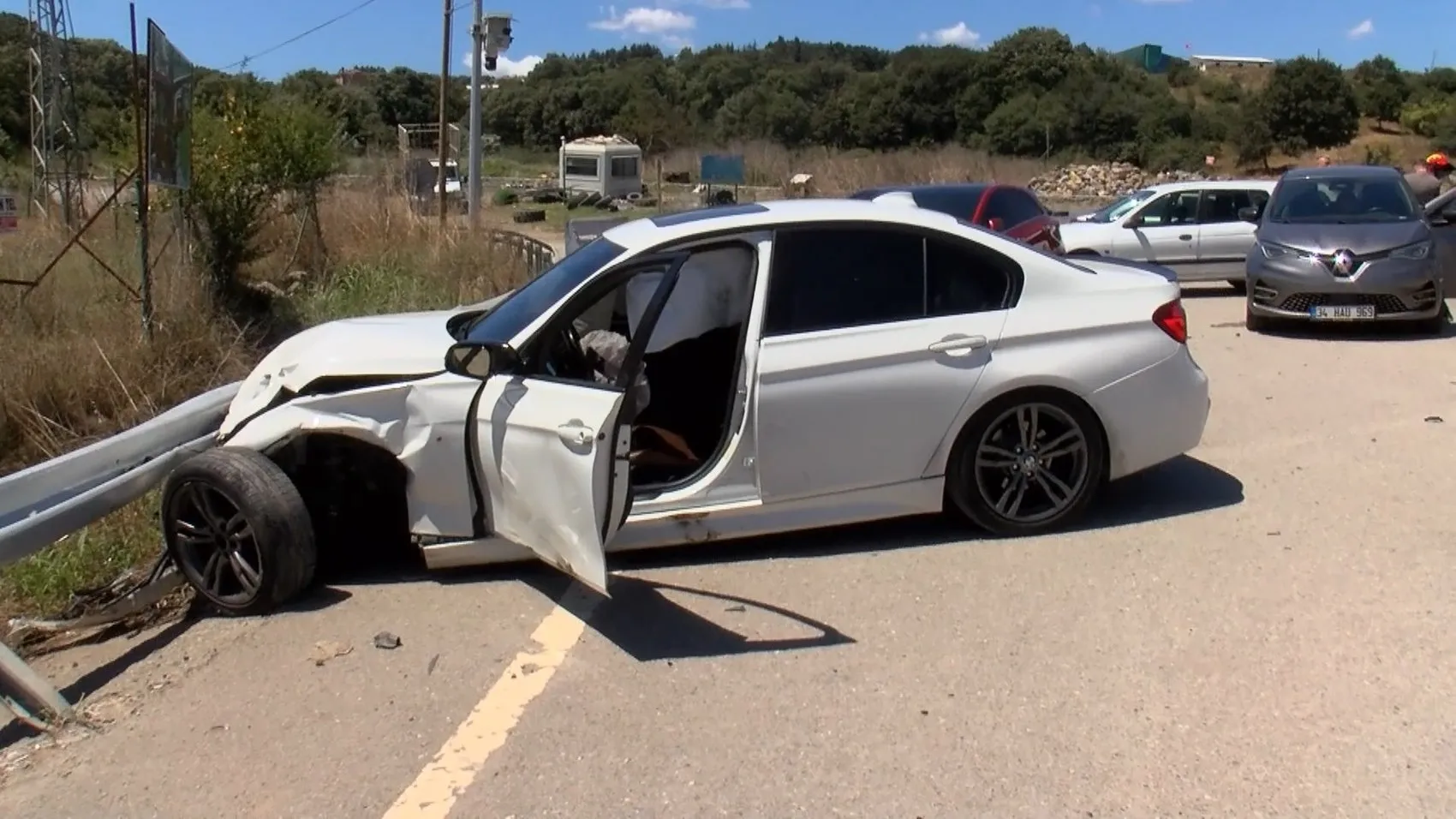 Pendik Şile Yolu üzerinde dikkatsizlik iki otomobili birbirine çarptırdı