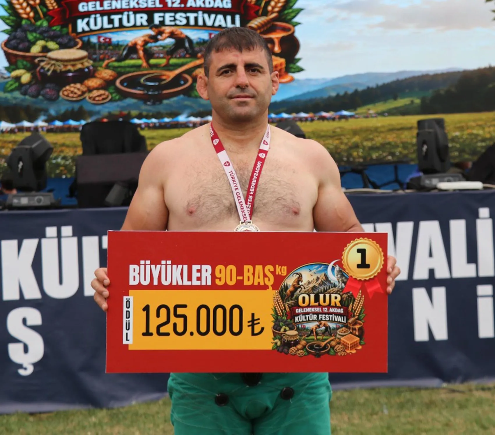 Erzurum Akdağ güreşlerinde altın kemerin yeni sahibi belli oldu
