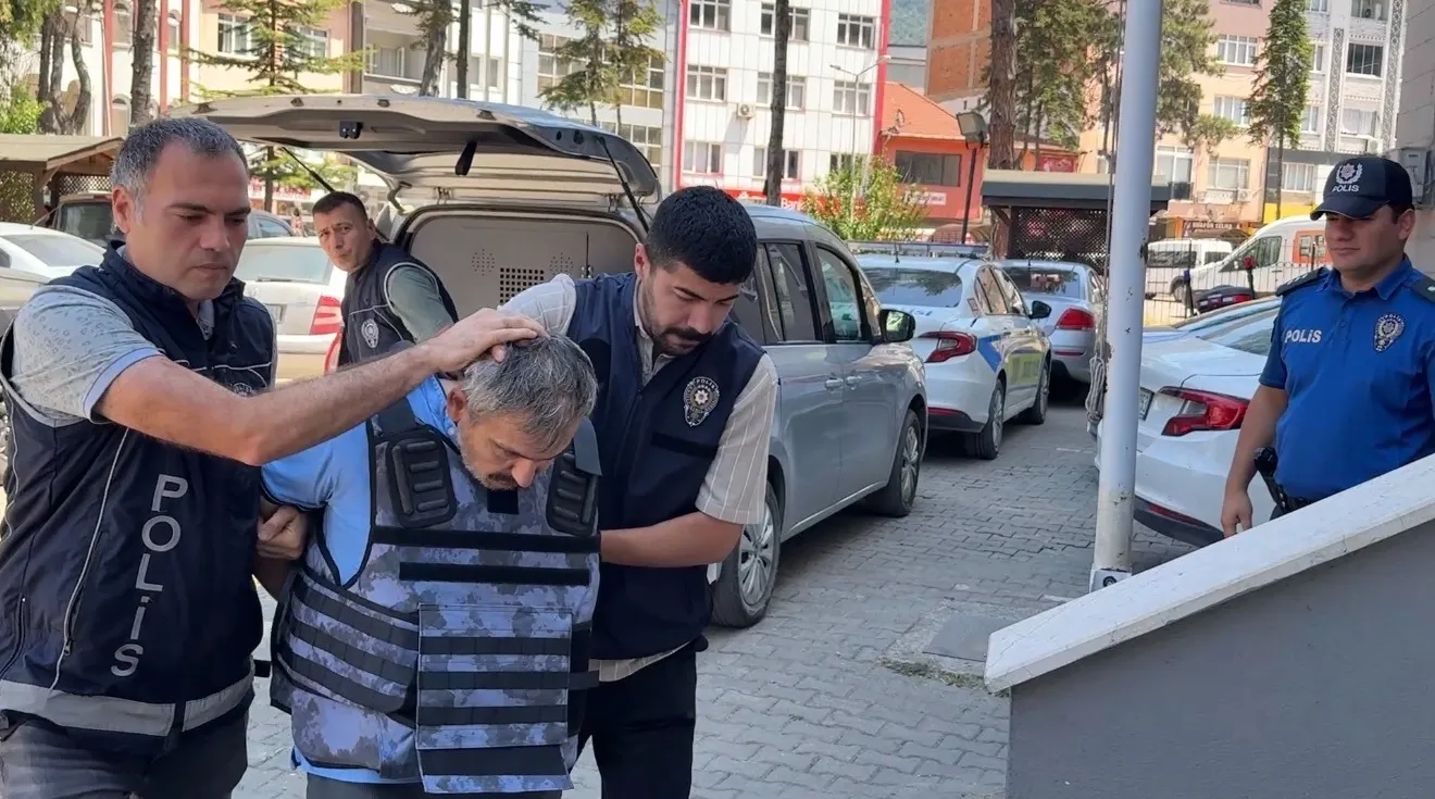 Karabük'te kadın cinayeti Birlikte yaşadığı kadını bıçaklayarak öldürdü
