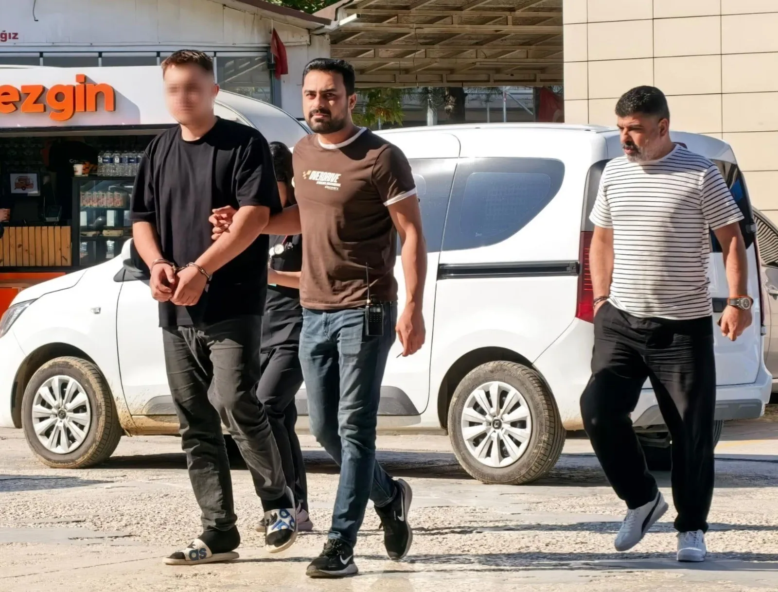 Arkadaşını silah zoruyla borcunu ödemeye zorlayan saldırgan yakalandı