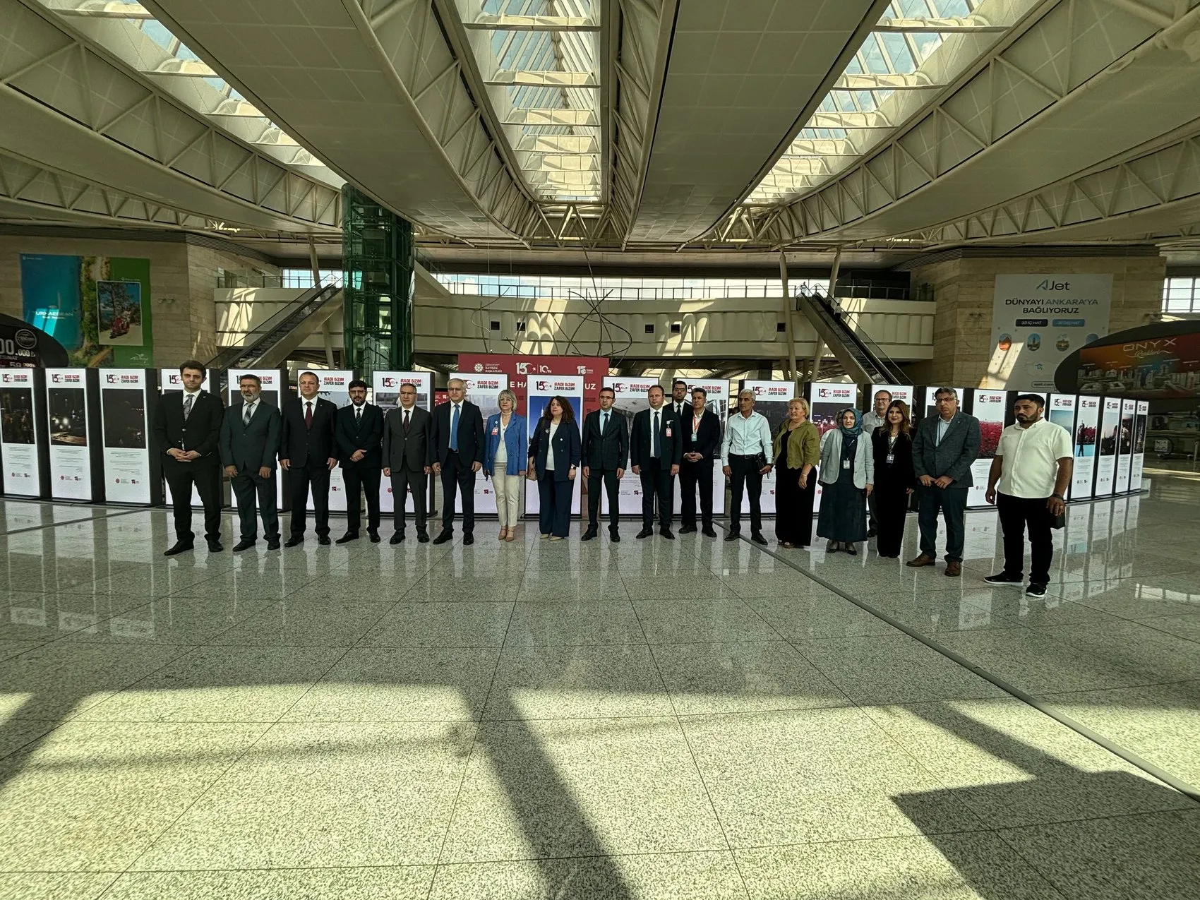 Esenboğa Havalimanında 15 Temmuz direnişi fotoğraf karesi oldu
