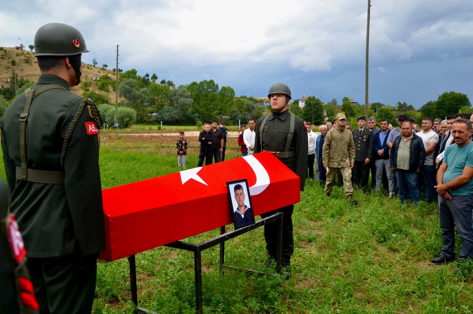 Kastamonu'da trafik kazasında hayatını kaybeden asker toprağa verildi