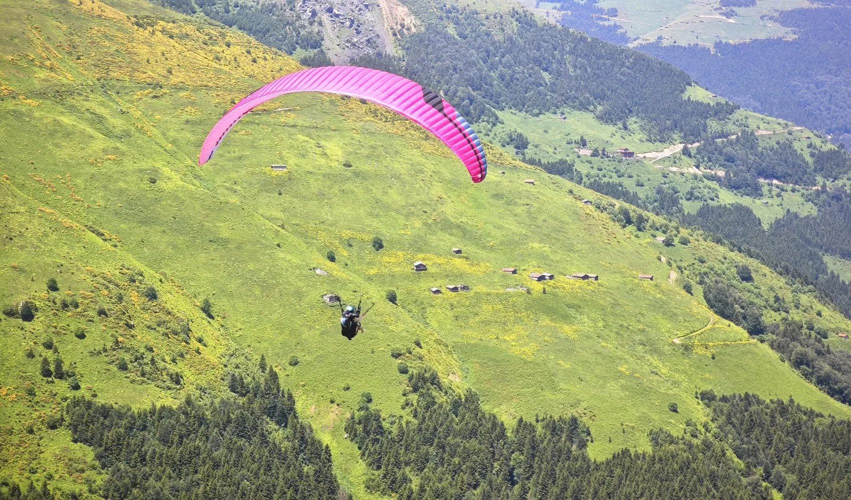 Uzungöl’de yamaç paraşütü sezonu heyecanı başladı