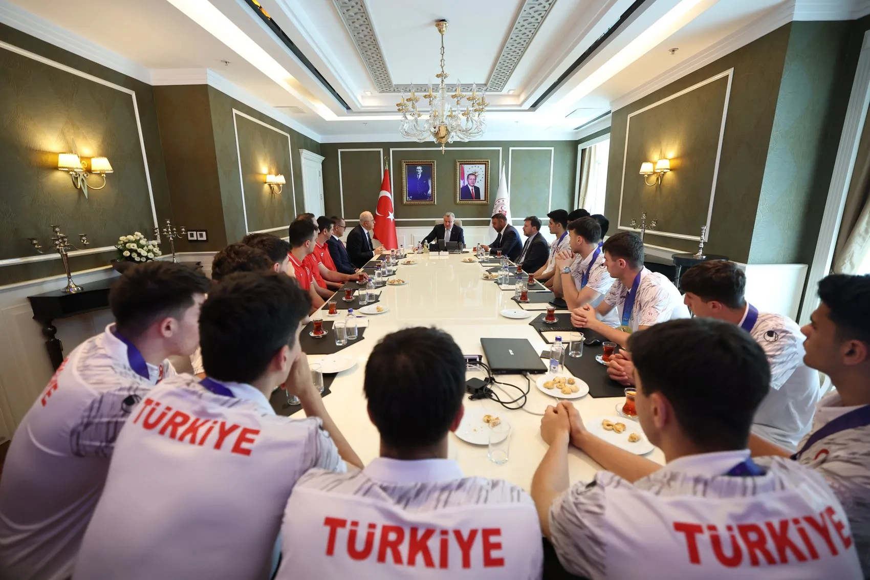 Genç voleybolcular dünya şampiyonu unvanıyla Ankara’ya döndü