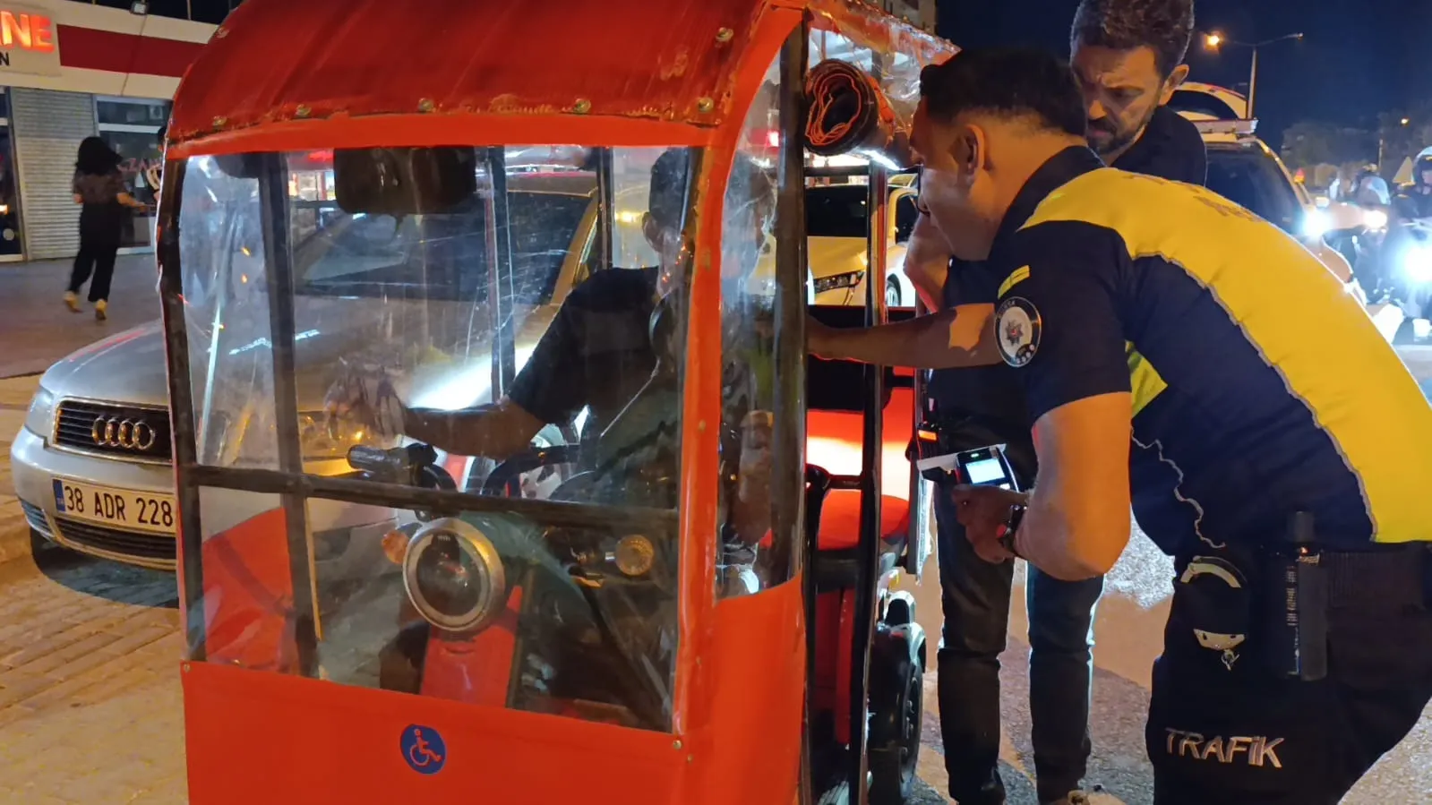 İnegöl'de alkol testine girmeyen sürücüye servet değerinde ceza