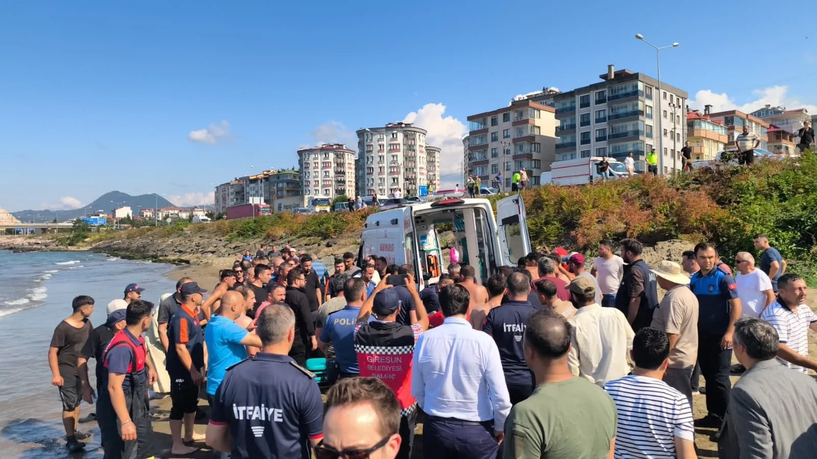 Giresun'da denize girenleri kurtarmaya çalışan iki kişi hayatını kaybetti