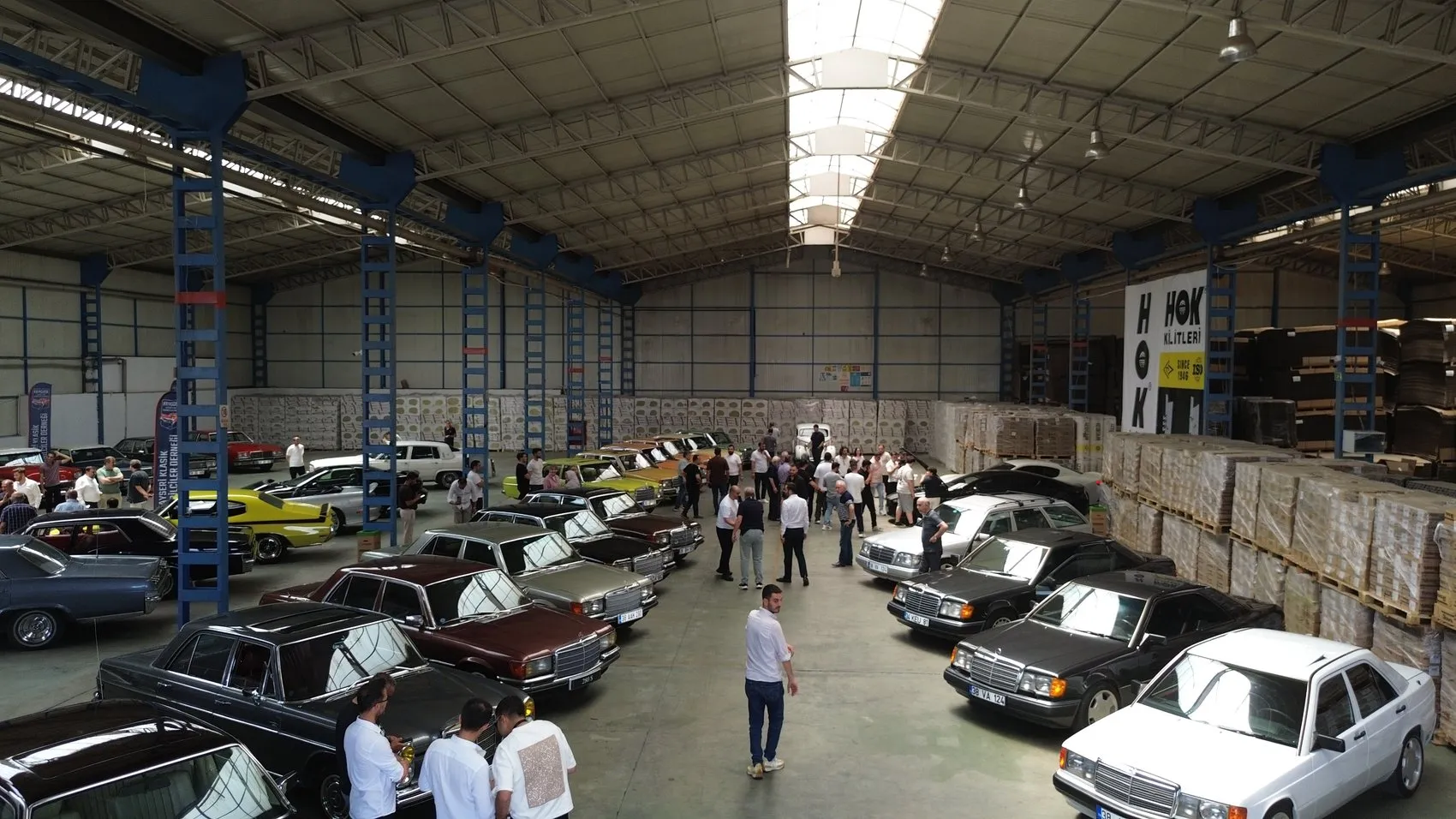 Kayseri'de sanayi hangarı nostalji garajına dönüştü