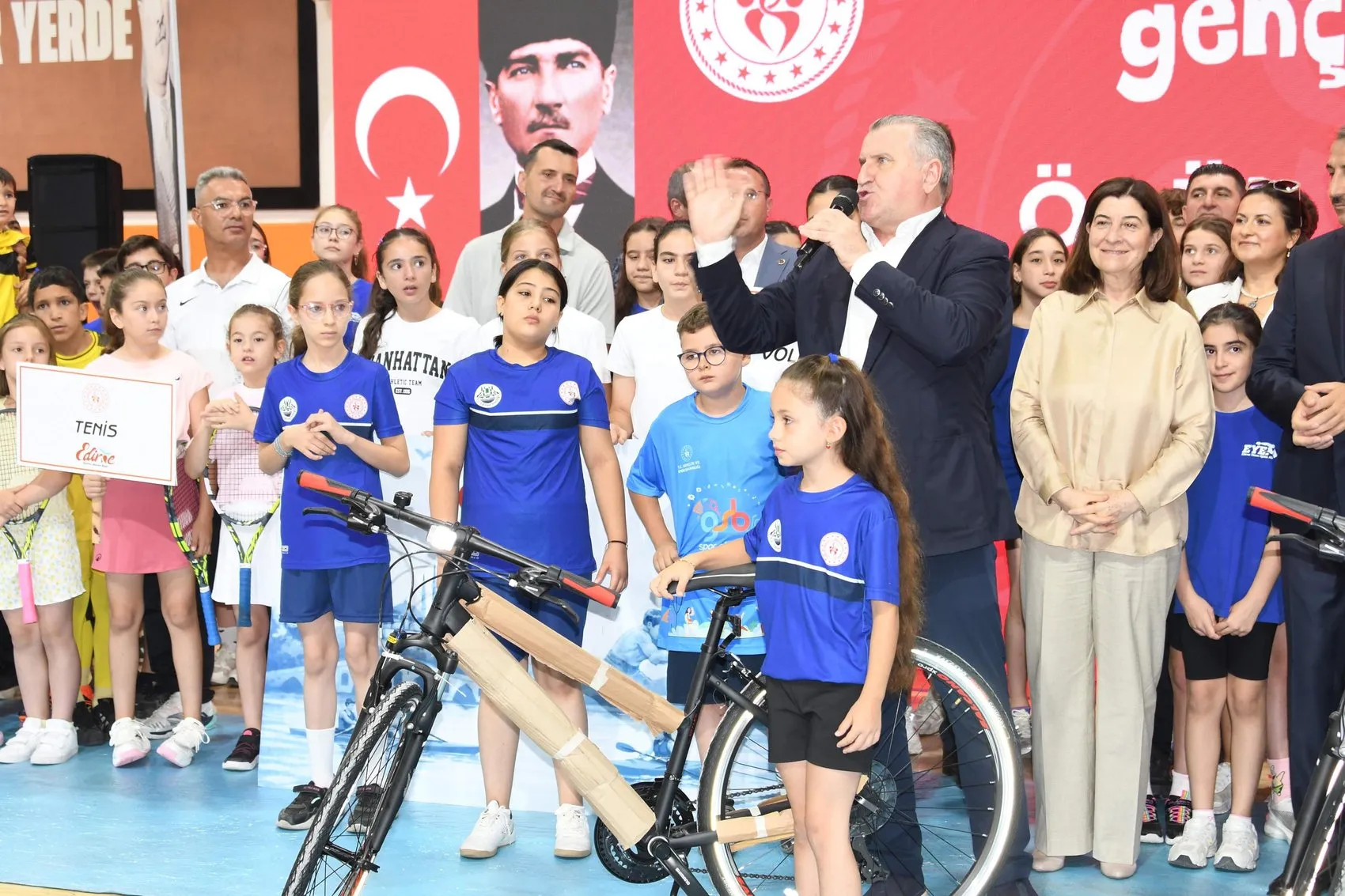 Edirne'de öğrencilere spor başarısı ödülü