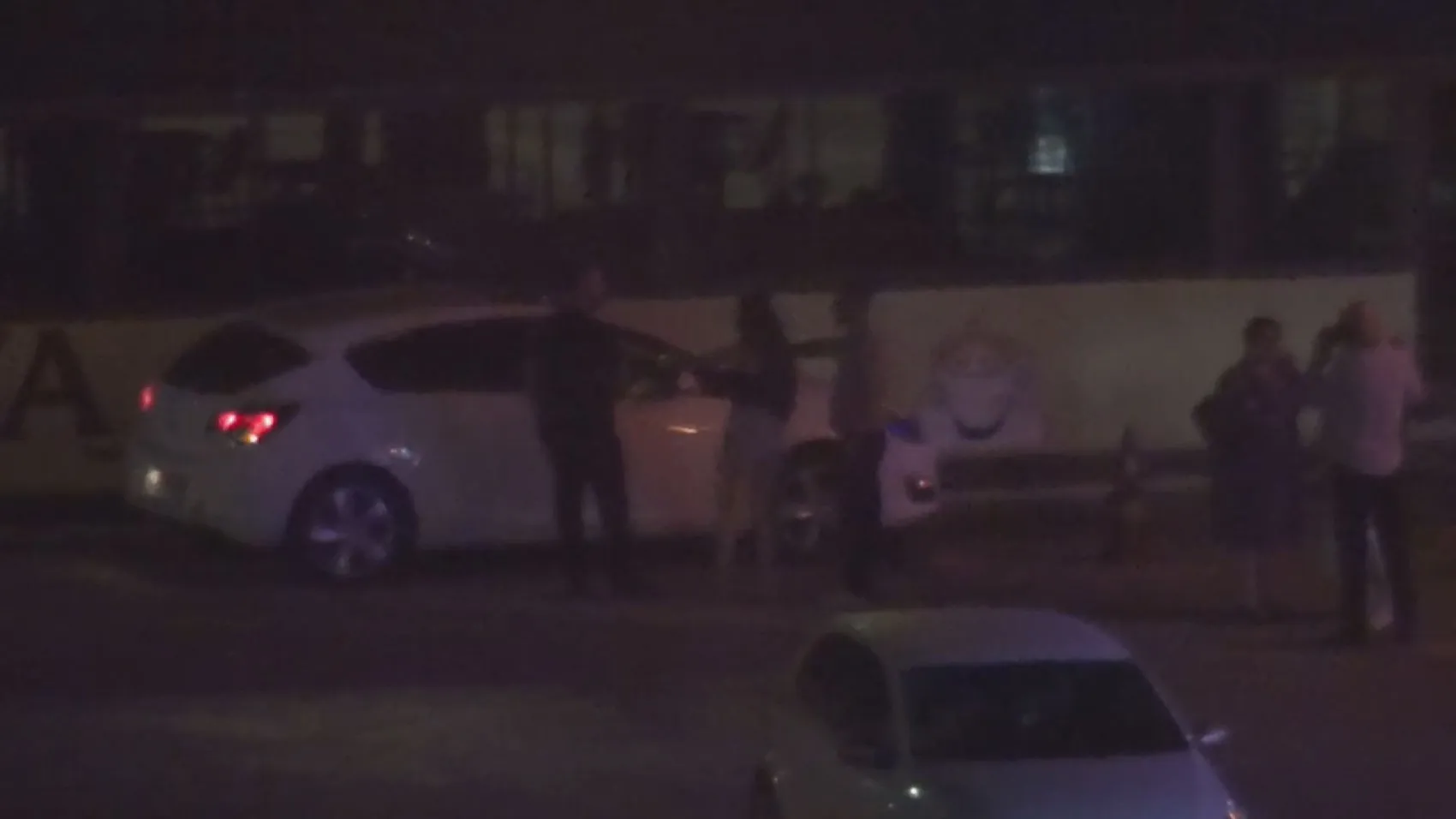 Silivri sokaklarında gece yarısı tekme tokat kavga