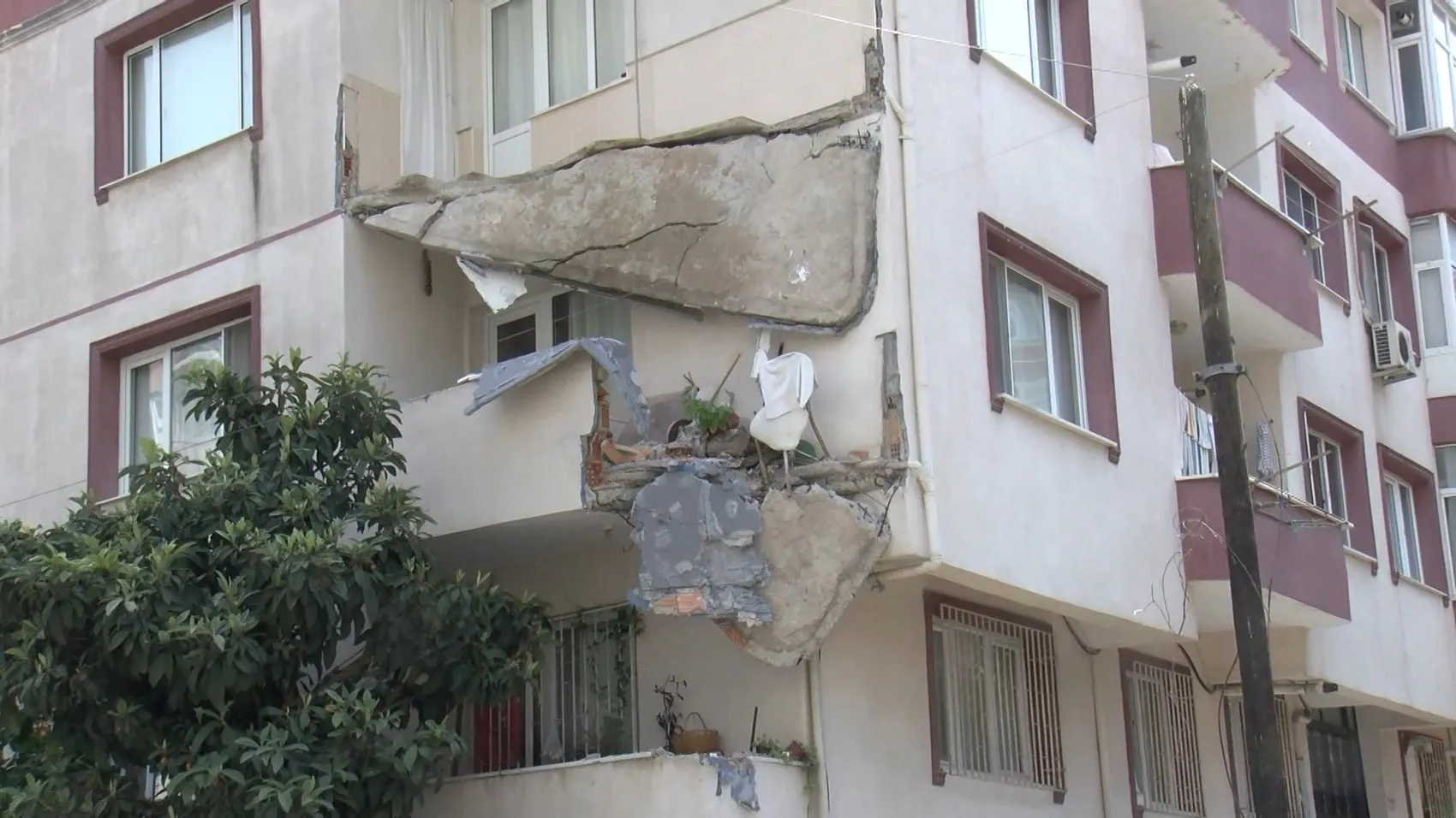 Küçükçekmece'de balkon faciası ucuz atlatıldı