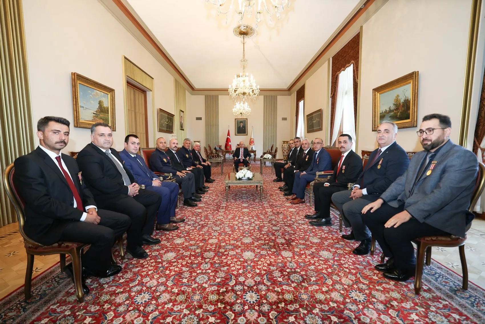 Kurtulmuş 15 Temmuz gazilerini beratla onurlandırdı