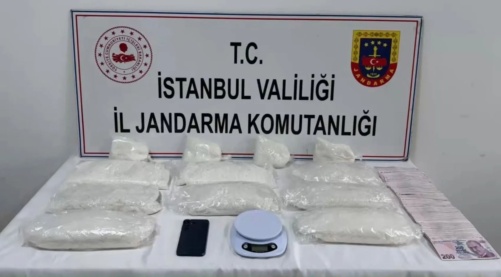 Türkiye genelinde zehir tacirlerine büyük darbe