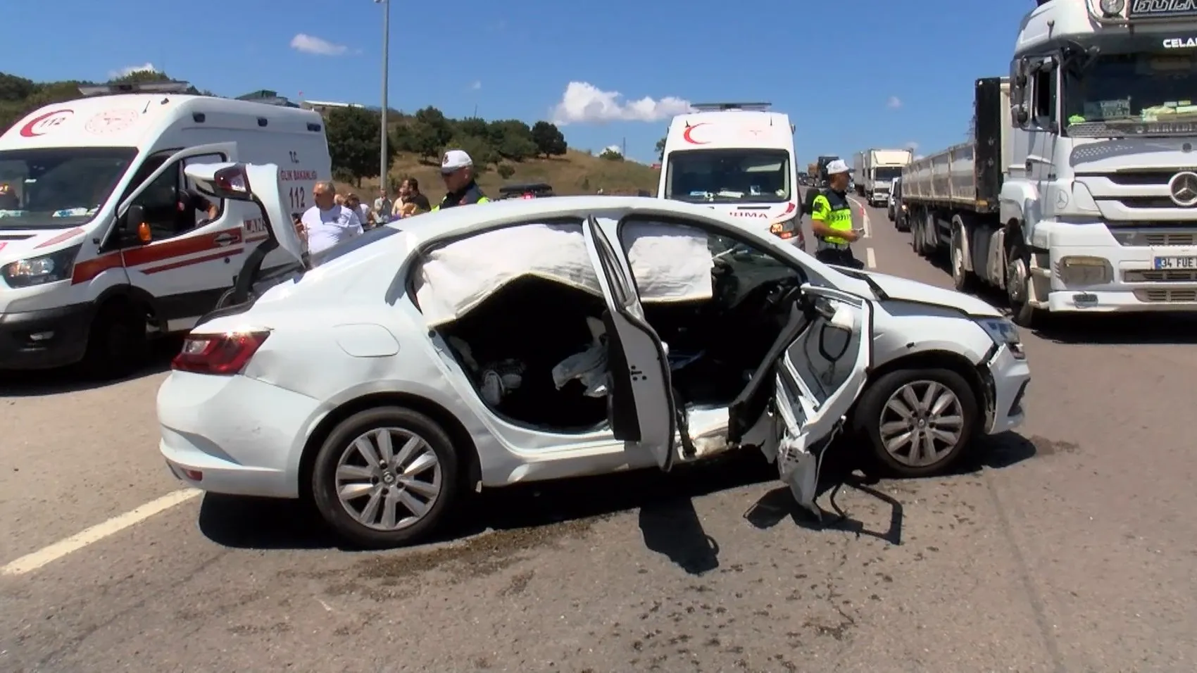 Pendik Şile Yolu üzerinde dikkatsizlik iki otomobili birbirine çarptırdı